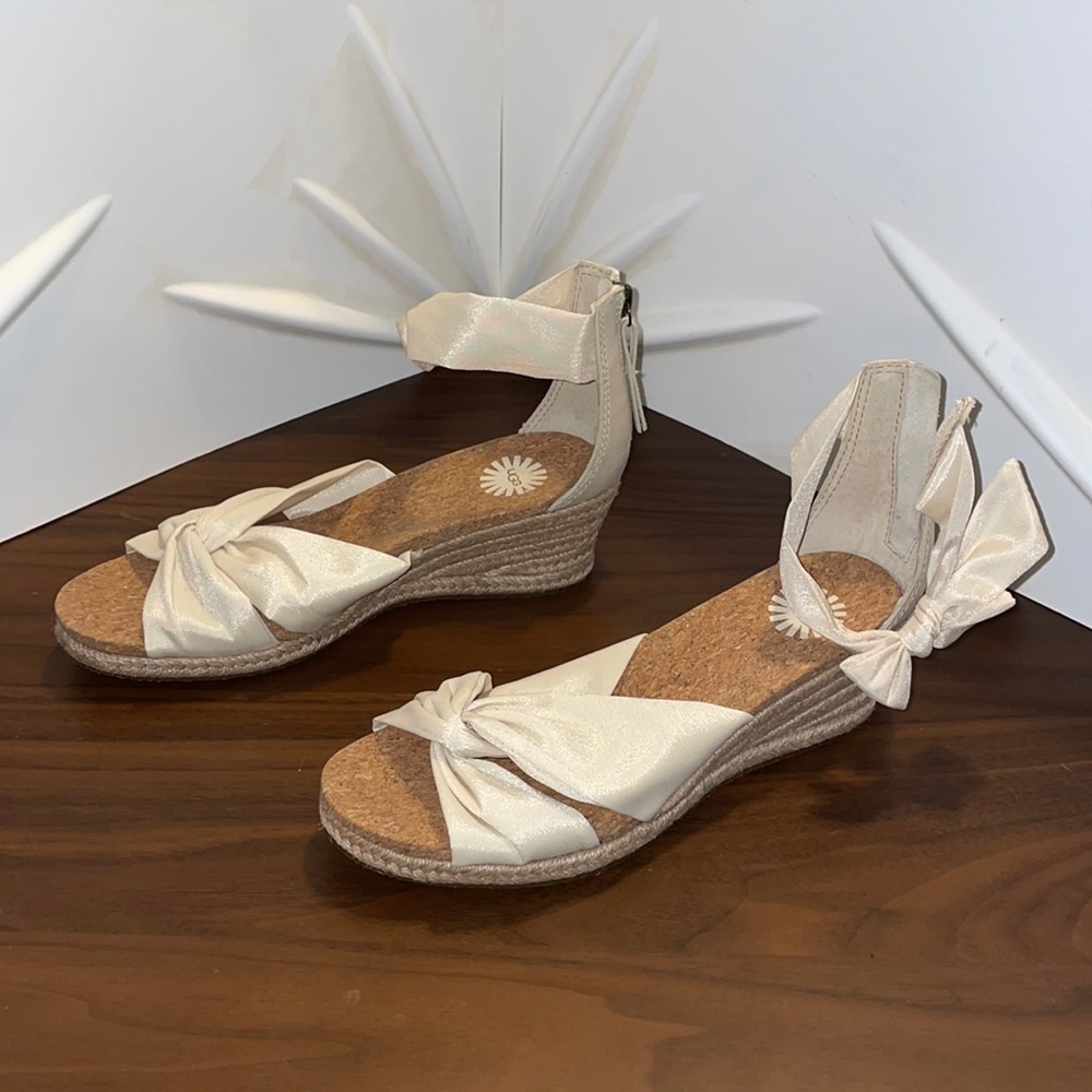 UGG Size 8 Traci Wedge Espadrille Sandal Ivory